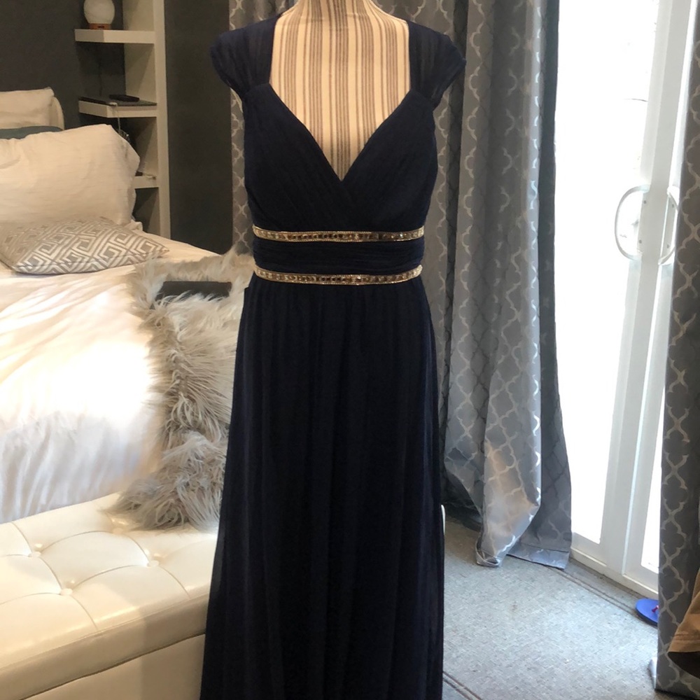 ❤️HOST PICK❤️Beautiful Elegant Evening Dress - Picture 3 of 15
